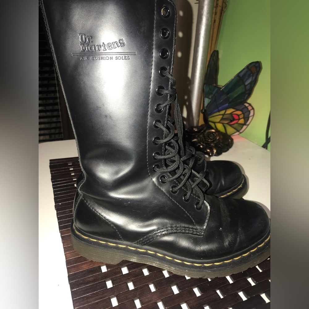 DR. Martens sz7 leather good condition long boots